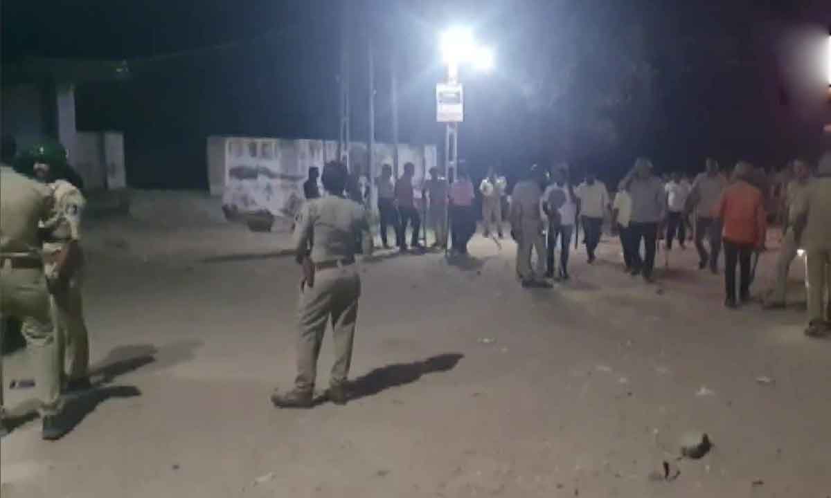 గుజ‌రాత్‌లో మ‌త ఘ‌ర్ష‌ణ‌లు.. 40 మంది అరెస్ట్‌