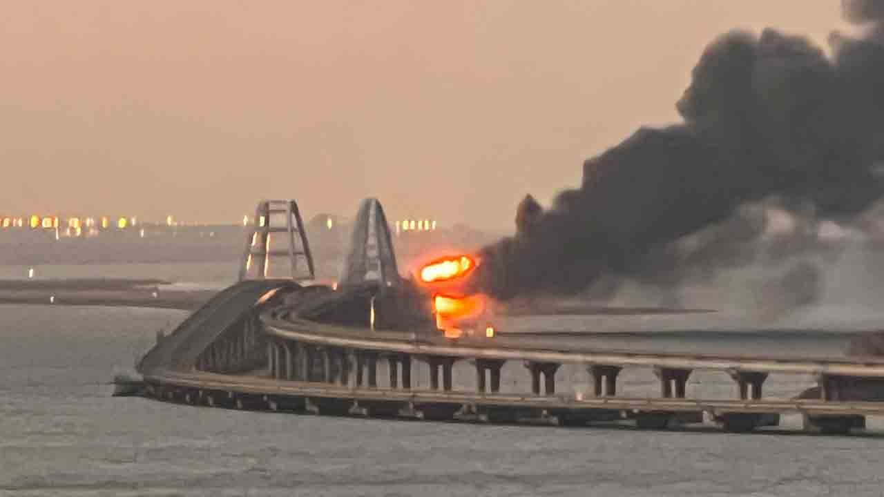 క్రిమియా వంతెనపై పేలుడు ఘటనలో ఎనిమిది మంది అరెస్ట్‌