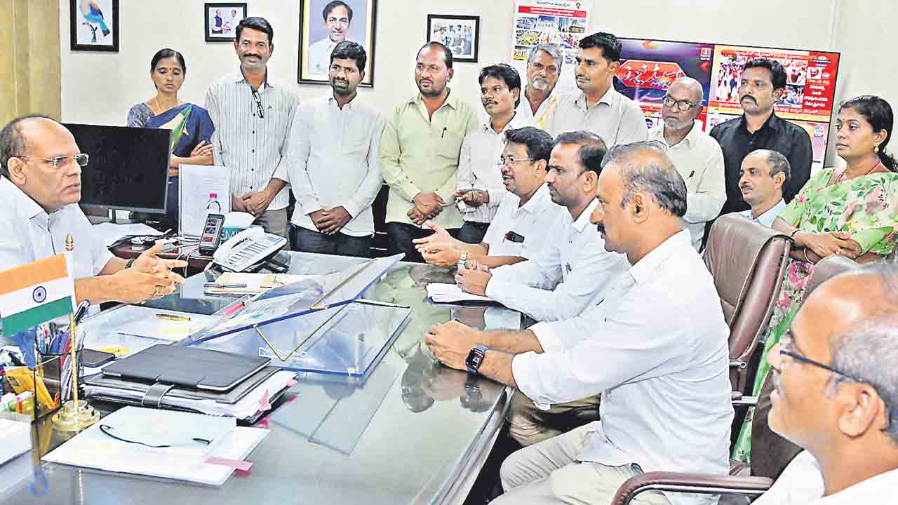 విధుల్లోకి వీఆర్‌ఏలు