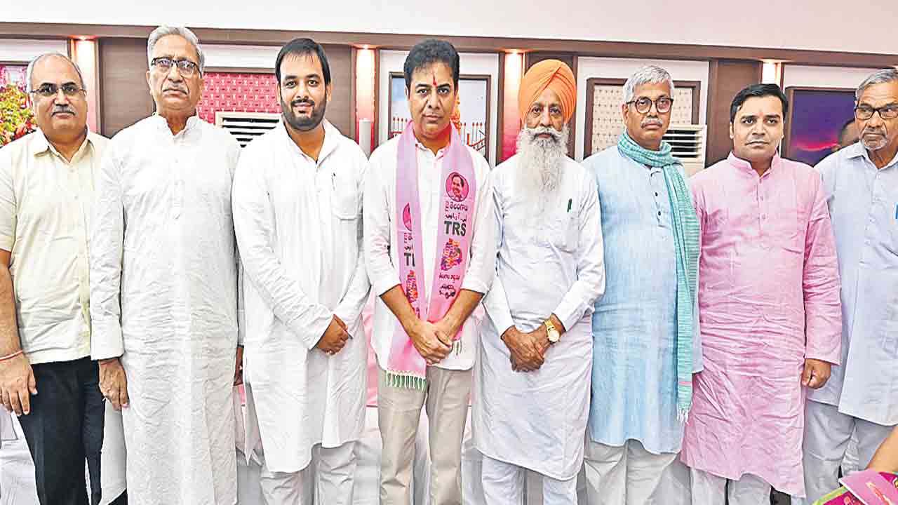 బీఆర్‌ఎస్‌కు మద్దతుగా తరలివచ్చిన జాతీయ నేతలు