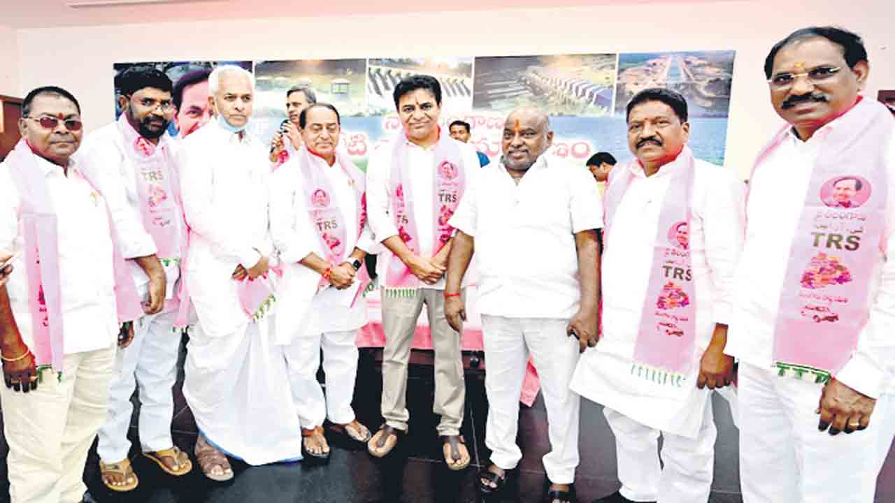 కేటీఆర్‌ను కలిసిన మంత్రి, ఎమ్మెల్యే