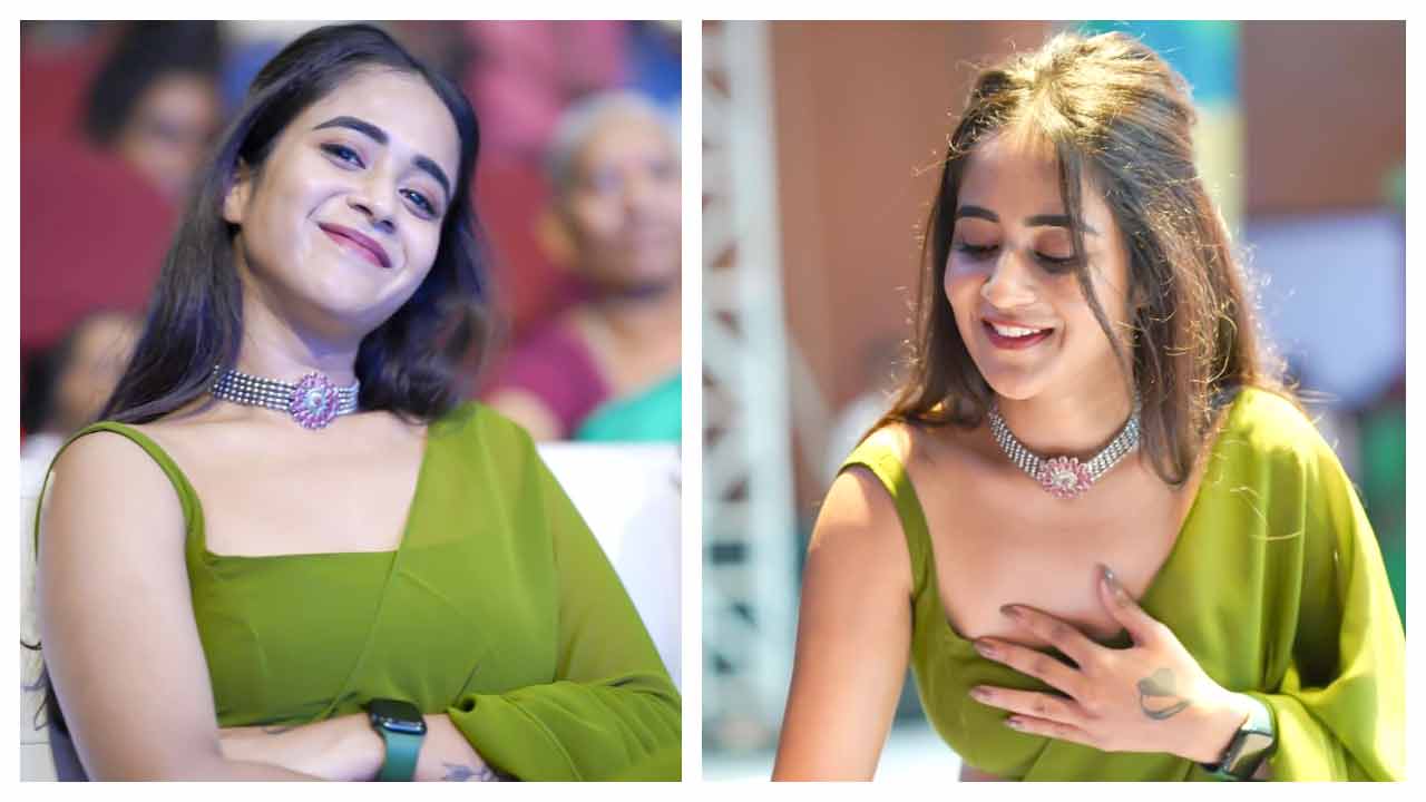 Deepthi Sunaina | చిరున‌వ్వుతో ఆక‌ట్టుకుంటున్న దీప్తి సునైనా..