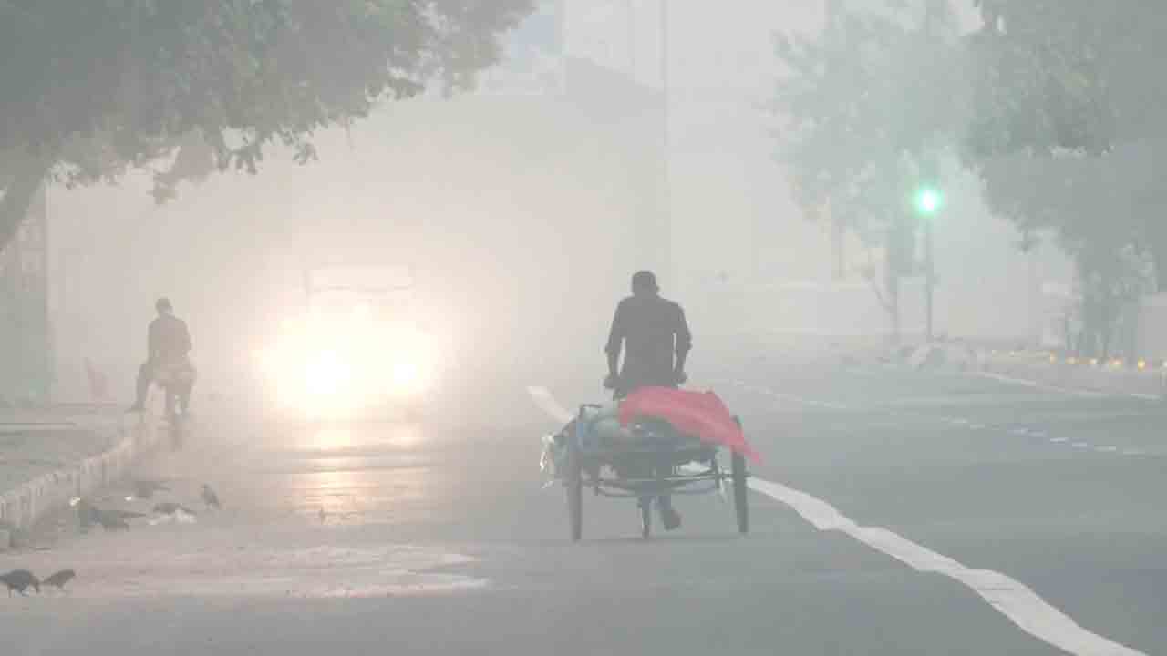 ఢిల్లీలో దారుణంగా వాయు నాణ్యత.. శ్వాస తీసుకోవడానికీ ఇబ్బందిపడుతున్న ప్రజలు