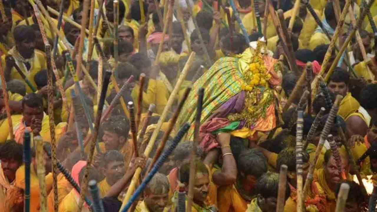దేవరగట్టు.. కర్రల సమరంలో చిందిన రక్తం