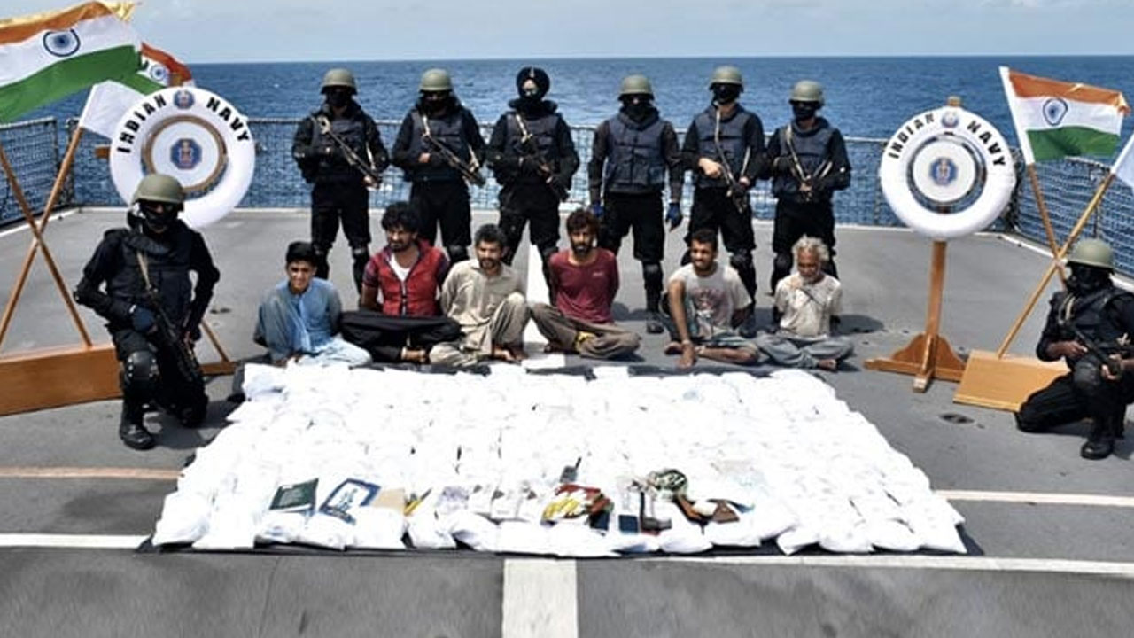 పాకిస్తాన్ మీదుగా భారత్‌లోకి 1200 కోట్ల విలువైన హెరాయిన్!.. కేరళ తీరంలో పట్టేసిన ఎన్సీబీ