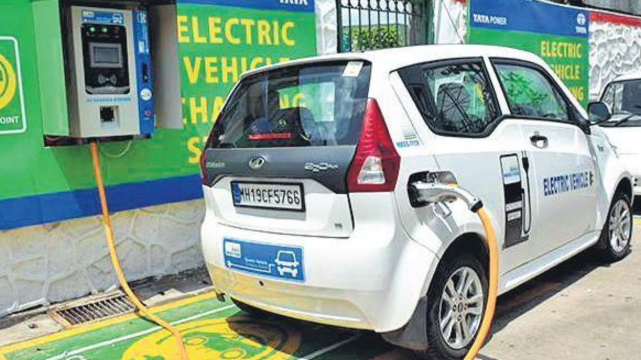 Bank Loans on EV | ఎల‌క్ట్రిక్ బైక్.. ఈవీ కారు కావాలా.. ఈ బ్యాంకుల్లో చౌక రుణాలు!