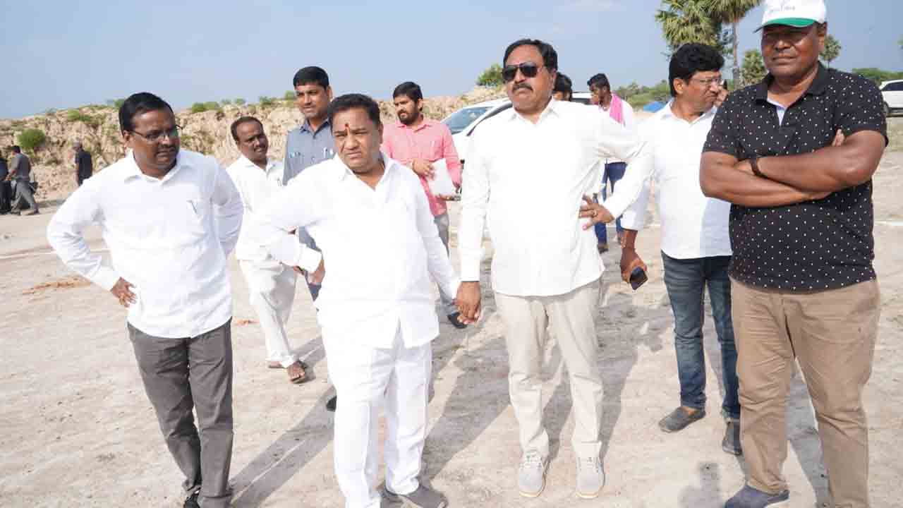 సీఎం కేసీఆర్‌ బహిరంగసభ ఏర్పాట్లను పరిశీలించిన మంత్రి ఎర్రబెల్లి