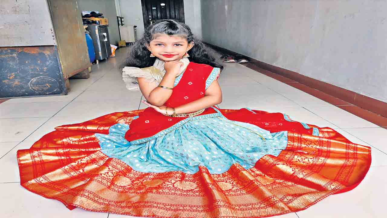 చిట్టి తల్లికిపట్టు లంగా..