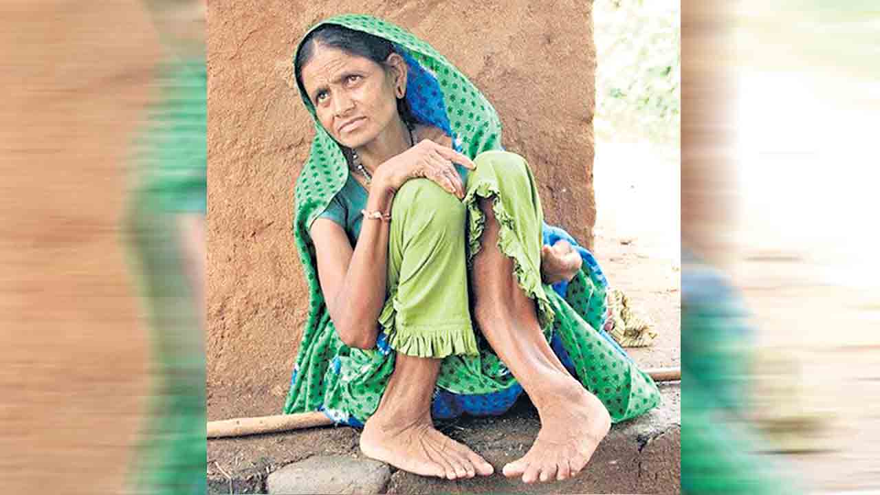 బాధలు తీర్చిన భగీరథుని వెంటే..