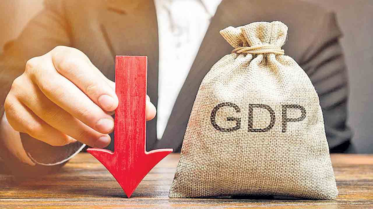 వృద్ధికి భారీ కోత