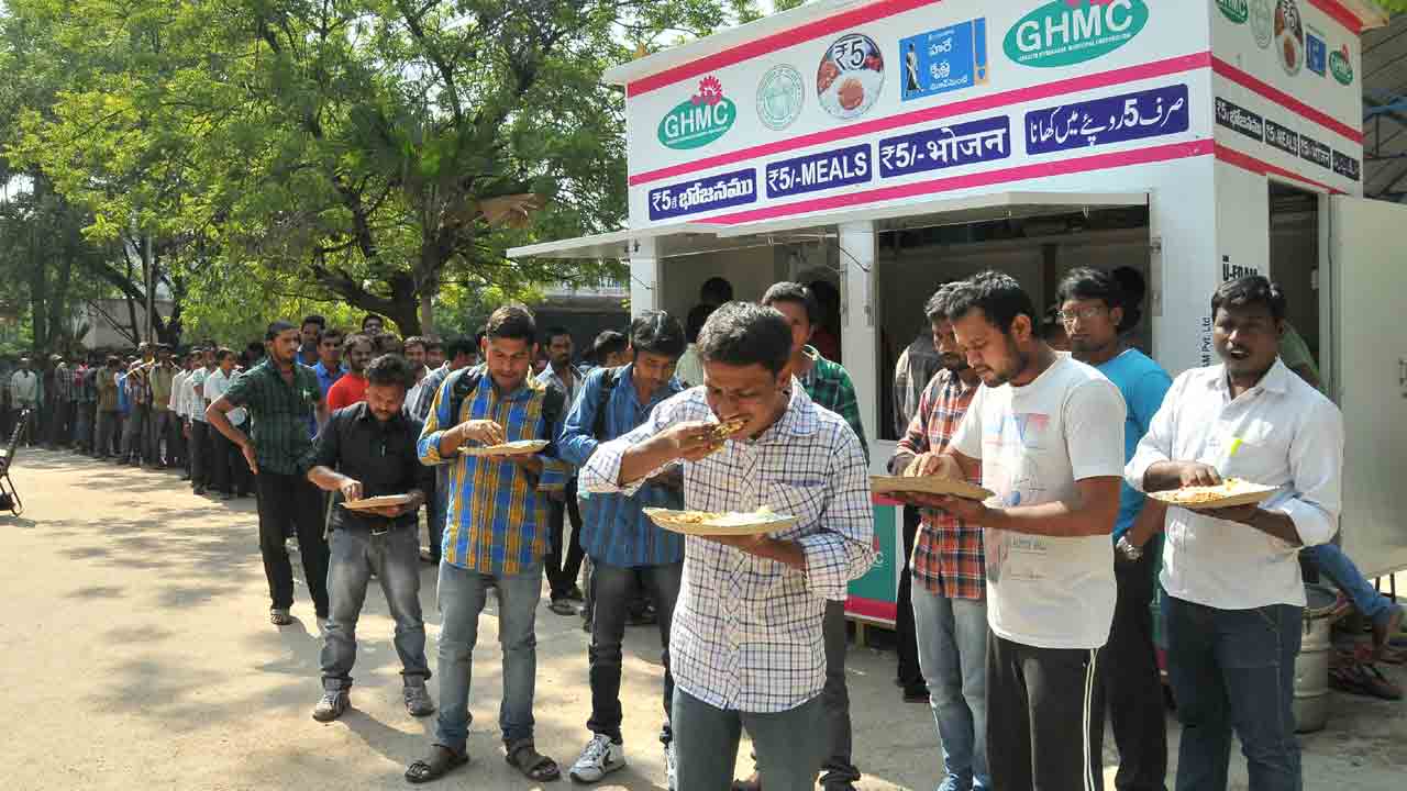 తిండి కోసం తన్లాట..