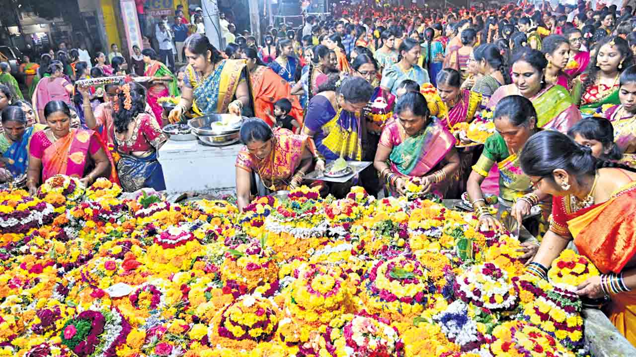 మల్లెన్నడొస్తావు చందమామా