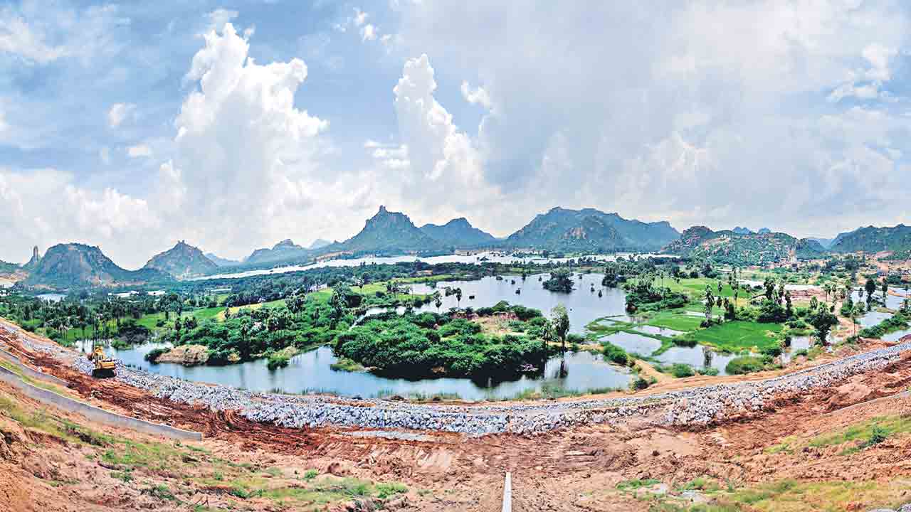 పండితే బంగారం.. అమ్మితే కోటి.. ‘శివన్నగూడెం’తో కరువు నేలకు పచ్చల హారం