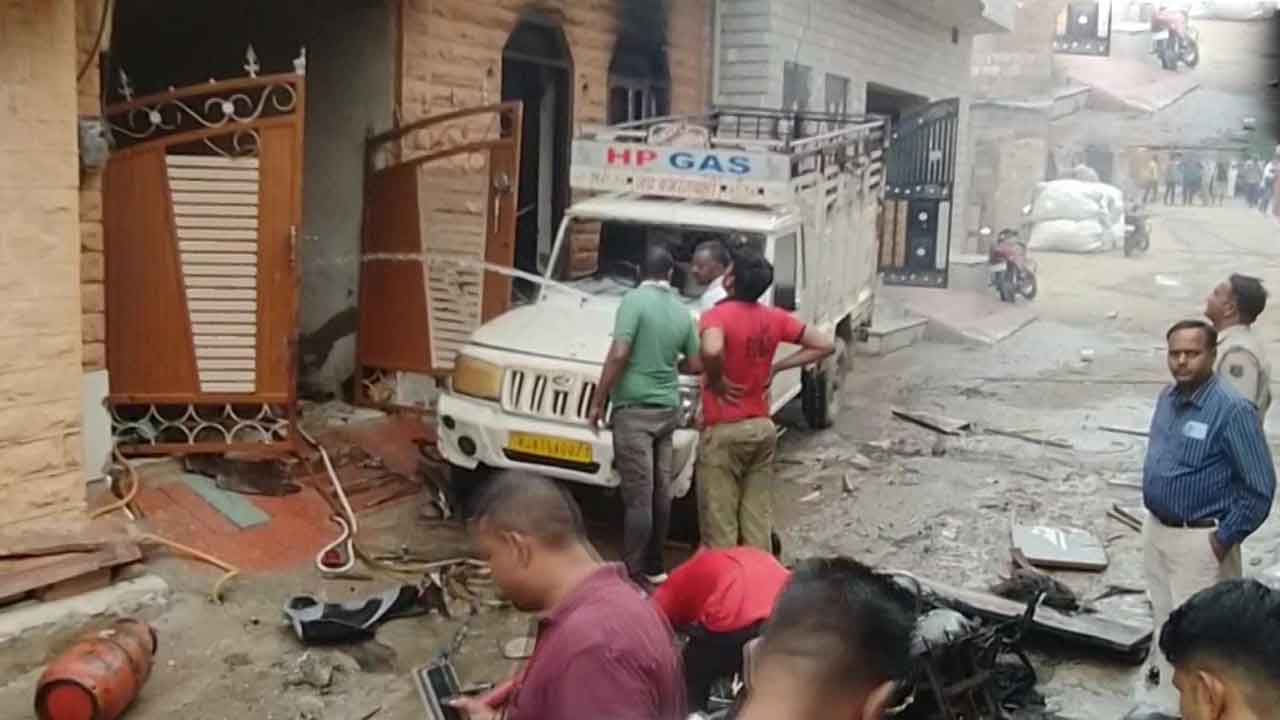 రాజ‌స్థాన్‌లో విషాదం: గ్యాస్ సిలిండ‌ర్ పేలి న‌లుగురు దుర్మ‌ర‌ణం