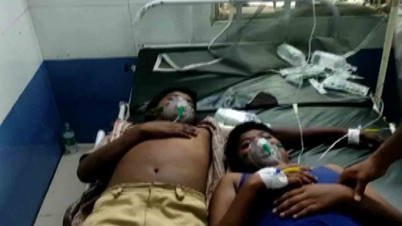 గ్యాస్ లీక్‌… వంద మందికిపైగా విద్యార్థులకు అస్వస్థత