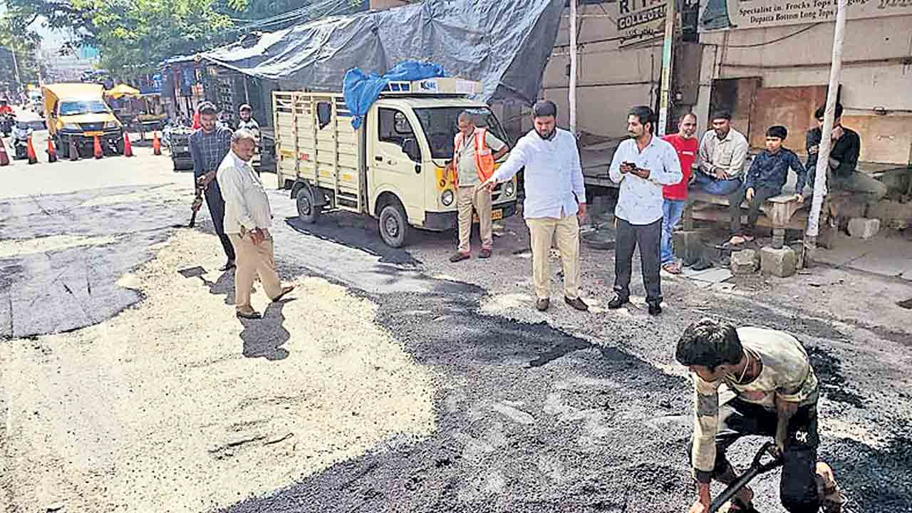 రోడ్లకు మరమ్మతులు