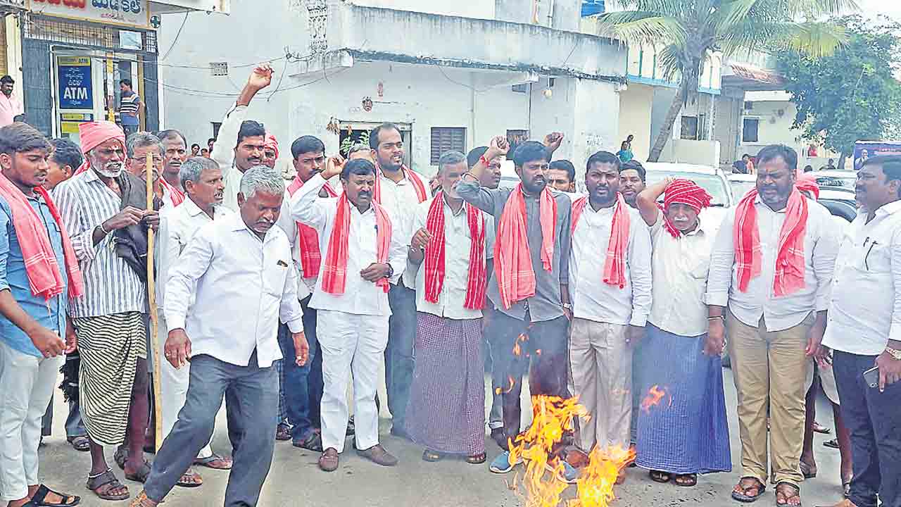 నోటికాడి బుక్క లాక్కుంటరా?