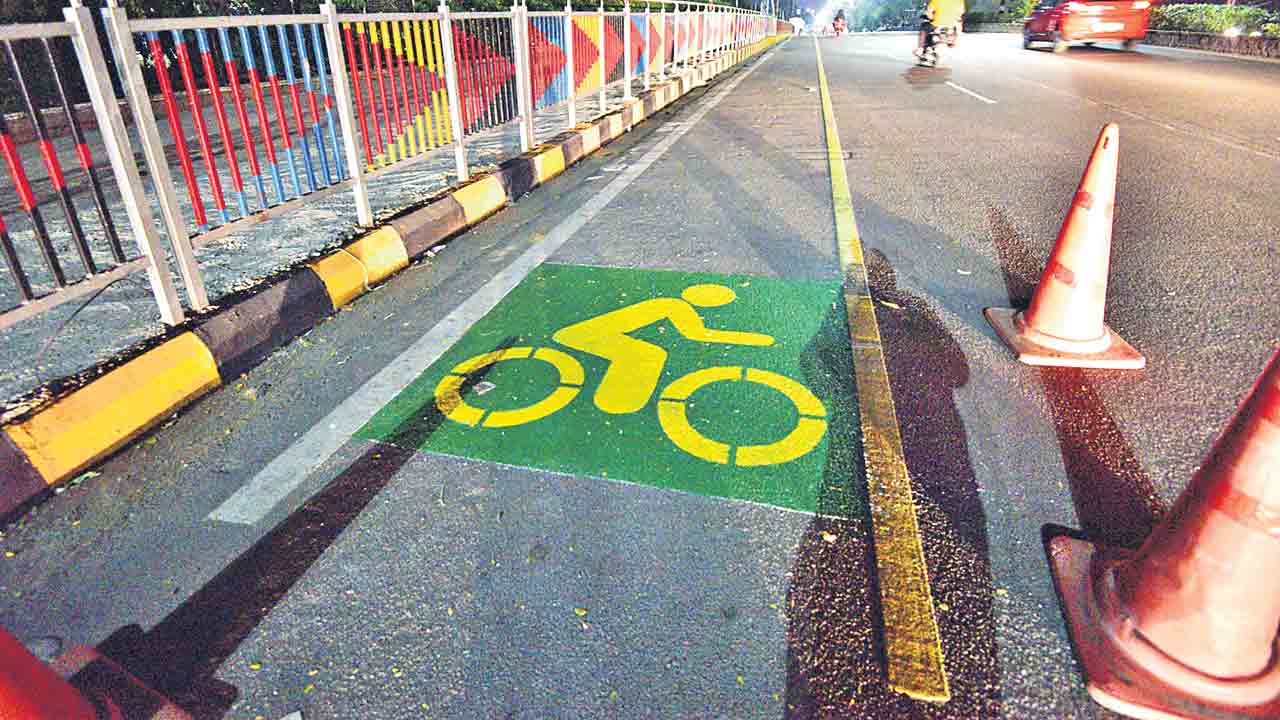 90 కిలోమీటర్ల మేర సైక్లింగ్‌ ట్రాక్‌