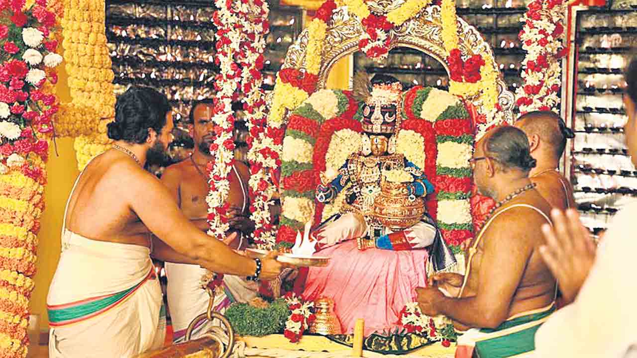 కనుల పండువగా.. తిరుప్పాడ సేవ