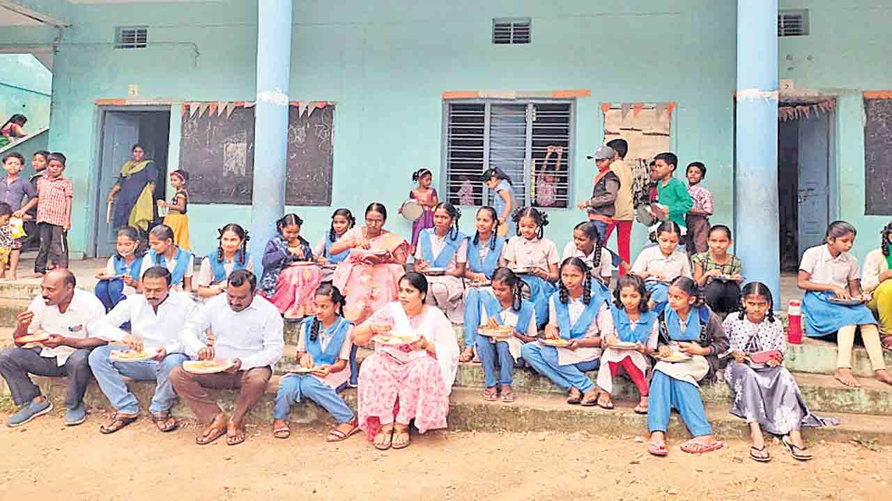 విద్యార్థుల పాలిట ‘అక్షయపాత్ర’