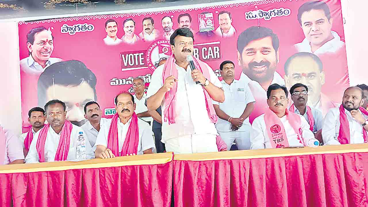 గద్దల్లా వాలుతున్న ఢిల్లీ పెద్దలు