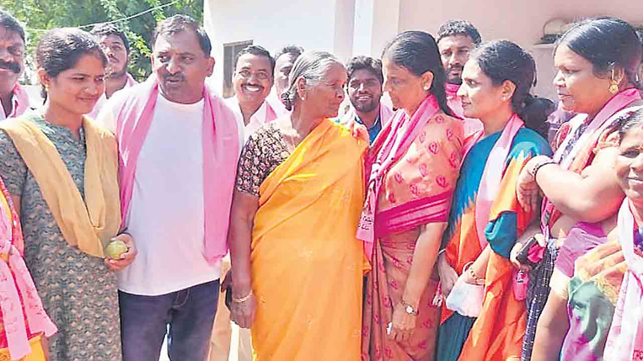 పదవిని అమ్ముకునే వారికి అభివృద్ధి పట్టదు