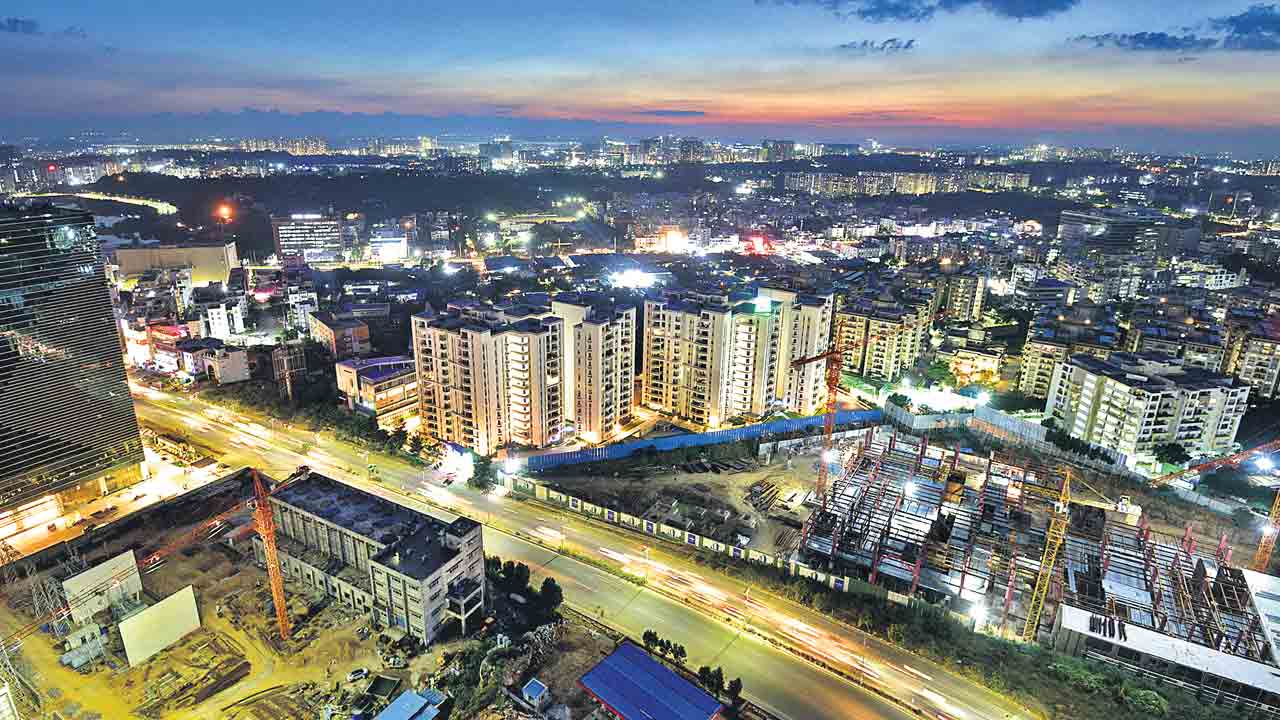 నగరం నడిబొడ్డున.. నింగికి నిచ్చెన