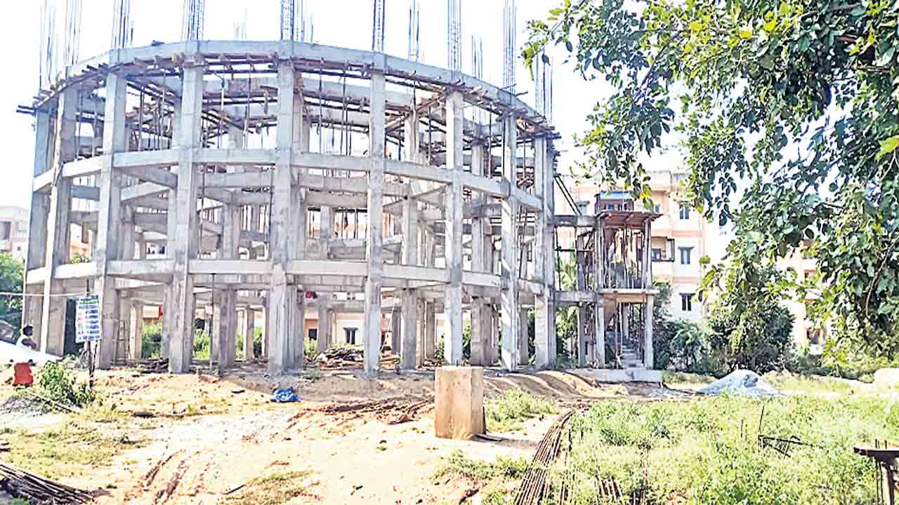 పోచారంలో 3 భారీ రిజర్వాయర్లు