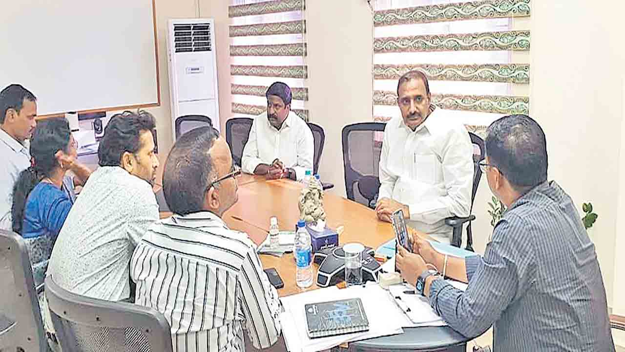 పనులు సకాలంలో పూర్తి చేయాలి