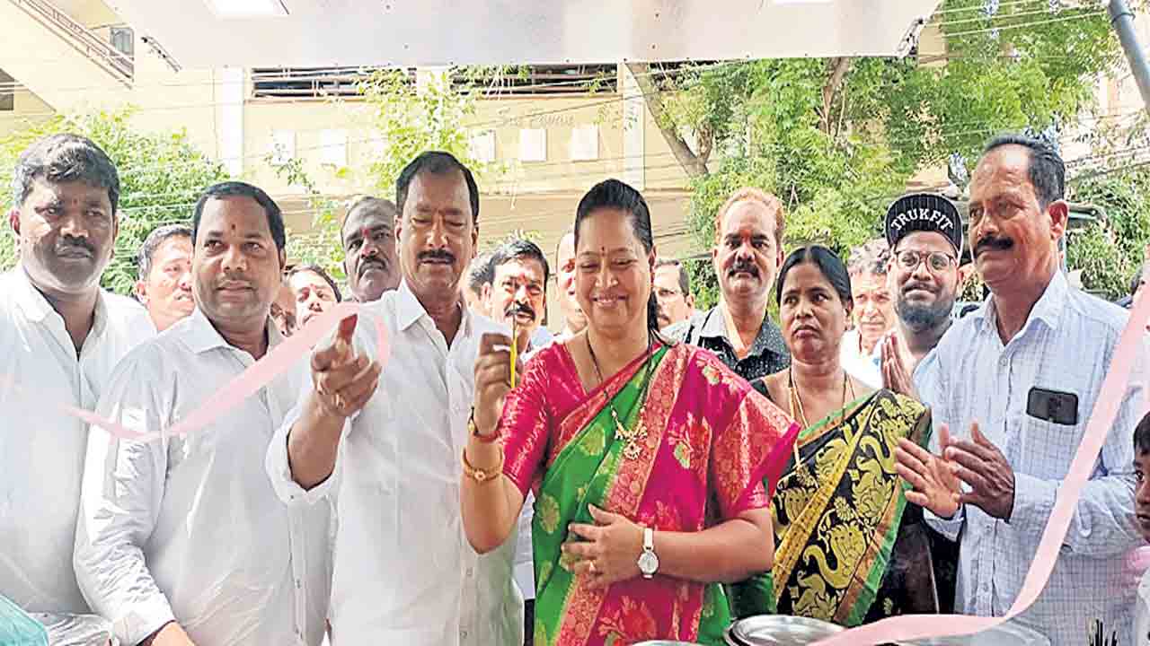 ‘దళిత బంధు’తో ఆర్థికంగా ఎదగండి..