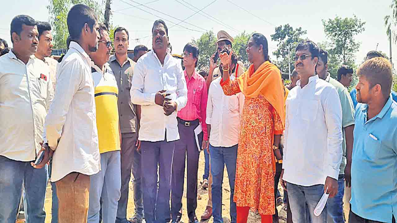 శ్మశాన వాటిక అభివృద్ధిని అడ్డుకోవద్దు