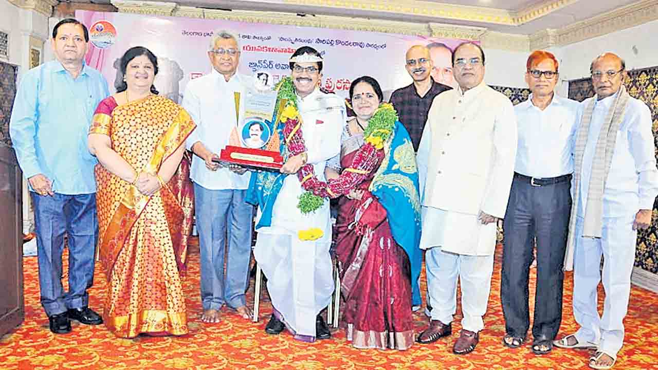 సుద్దాల అశోక్‌ తేజకు పురస్కారం