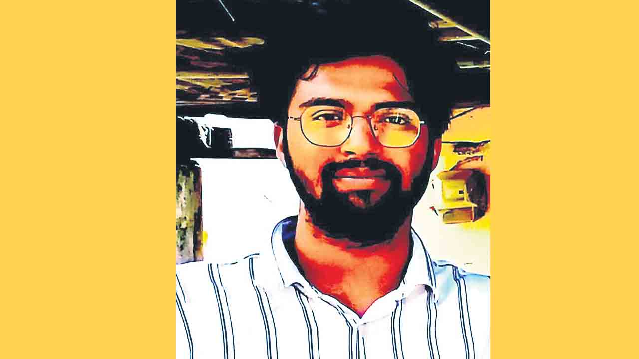 అదృశ్యమై.. చెరువులో శవమై తేలిన విద్యార్థి