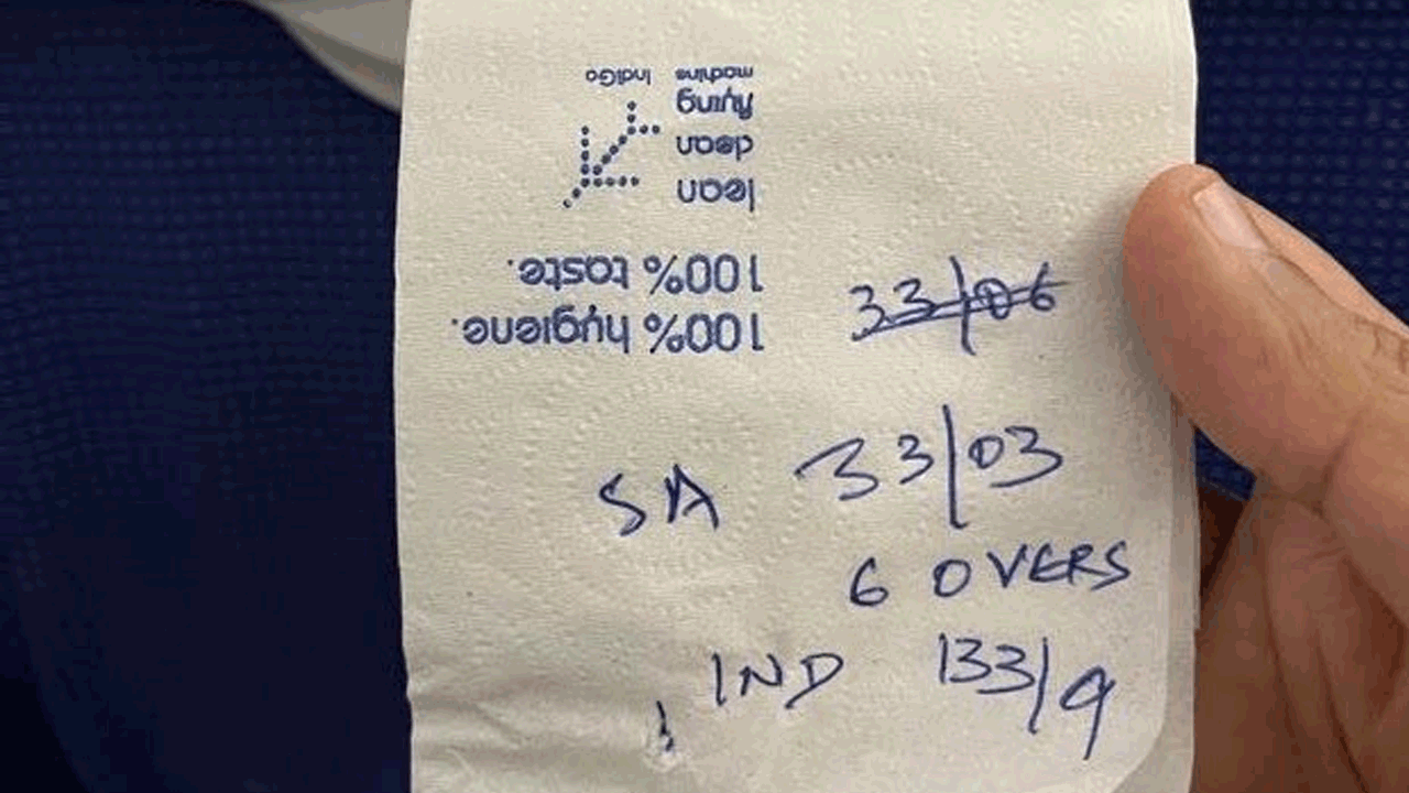 Viral tweet | ప్రయాణికుడికి క్రికెట్‌ స్కోర్‌ రాసిచ్చిన పైలట్‌.. ఇంటర్నెట్‌లో ఫొటో వైరల్‌