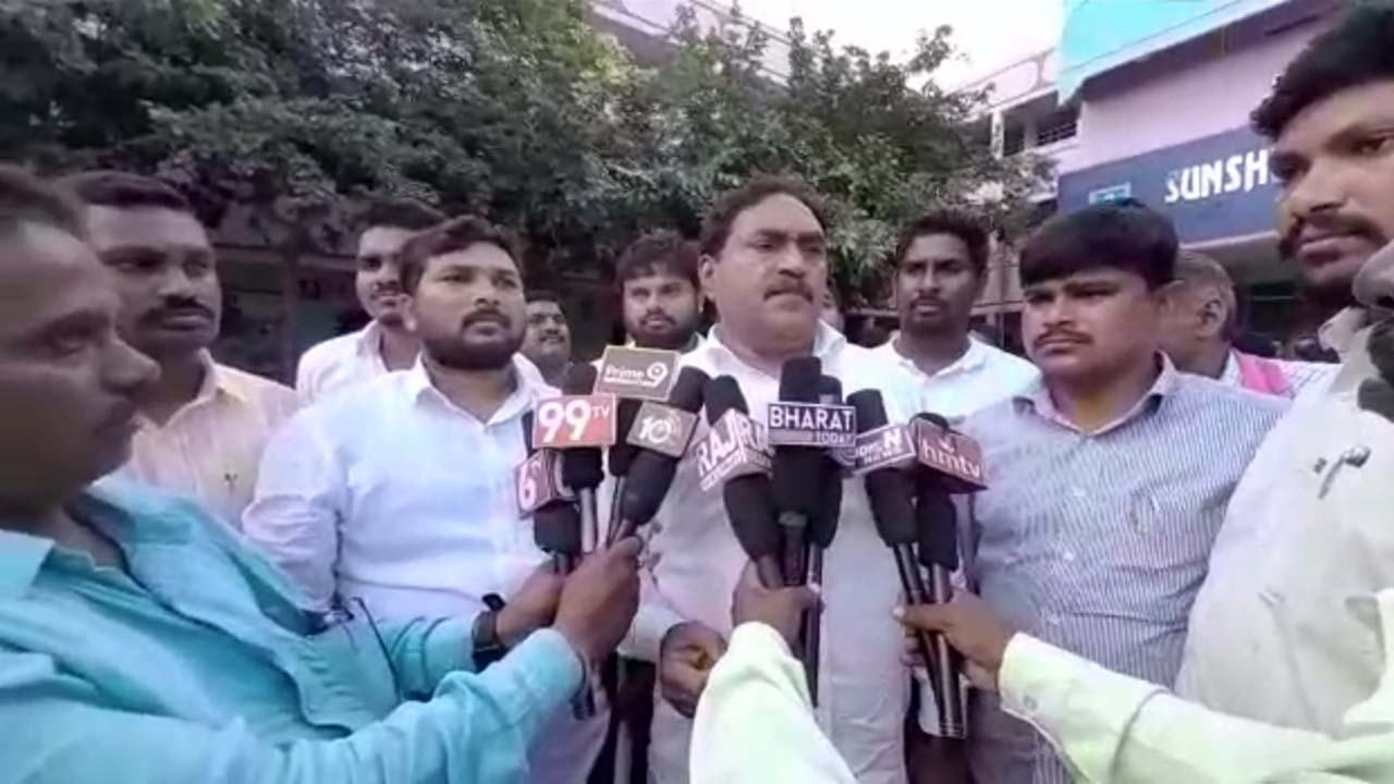 Munugode By Elections | మంత్రి ఎర్రబెల్లి చొరవ.. పోటీ నుంచి తప్పుకున్న పది మంది ఇండిపెండెంట్లు