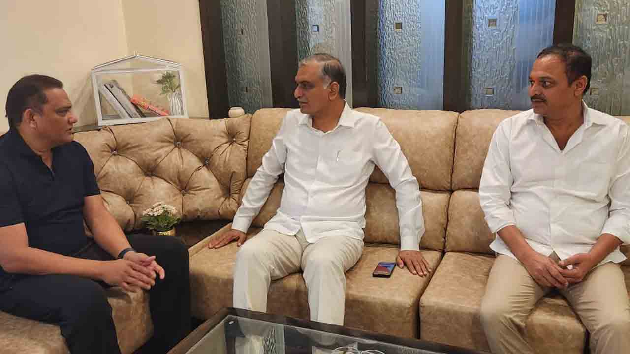 హెచ్‌సీఏ అధ్యక్షుడు అజారుద్దీన్‌ను పరామర్శించిన మంత్రి హరీశ్ రావు