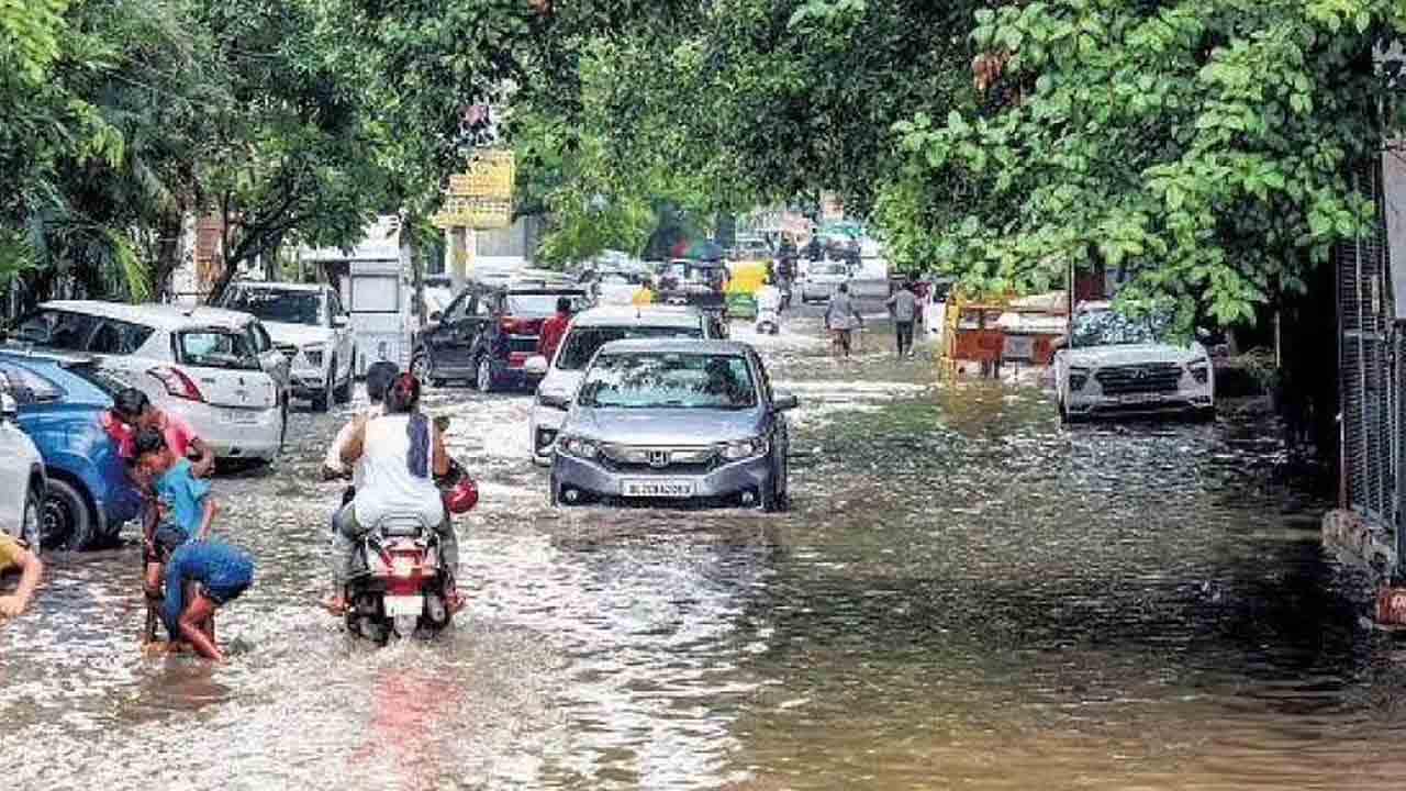 రేపటి నుంచి మూడ్రోజులపాటు భారీ వర్షాలు