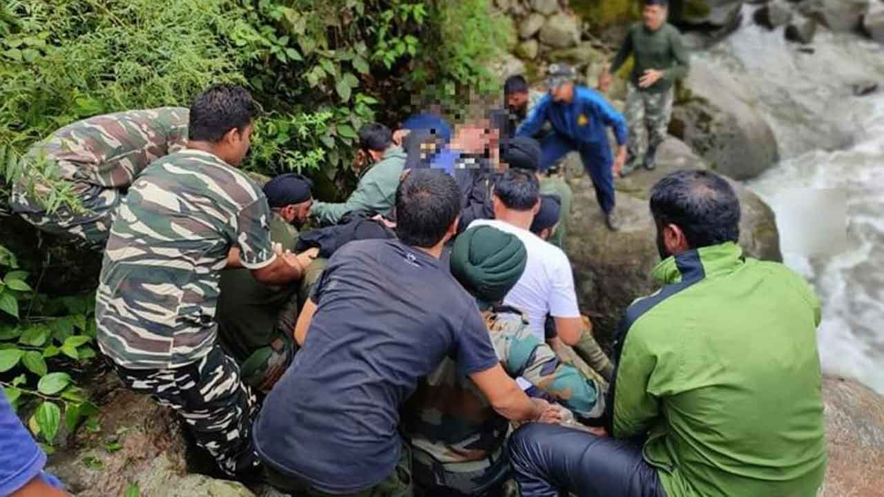 అరుణాచ‌ల్‌లో కూలిన ఆర్మీ హెలిక్యాప్ట‌ర్‌.. పైలట్ దుర్మ‌ర‌ణం