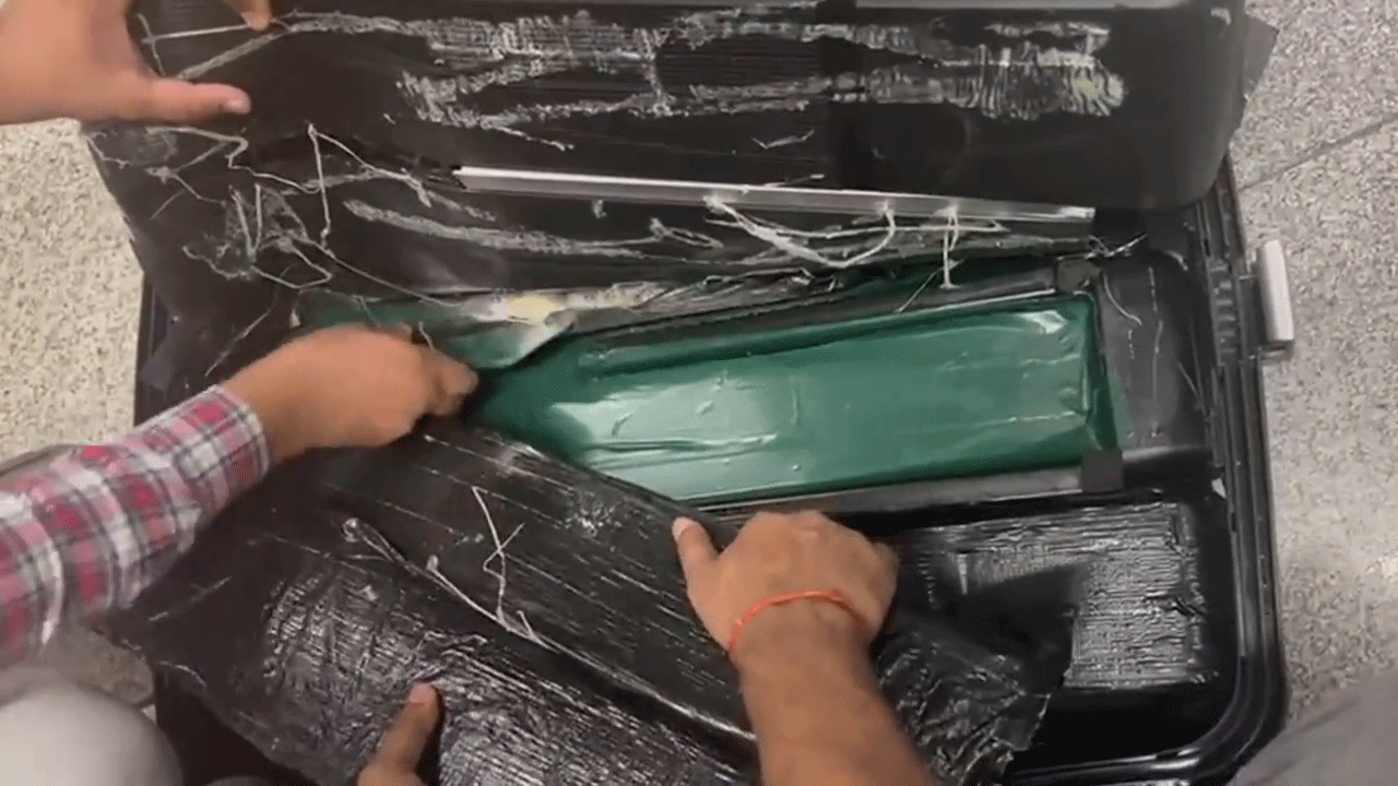 అక్రమంగా తరలిస్తున్న హెరాయిన్‌ పట్టివేత.. దాని విలువ ఎంతో తెలుసా..?