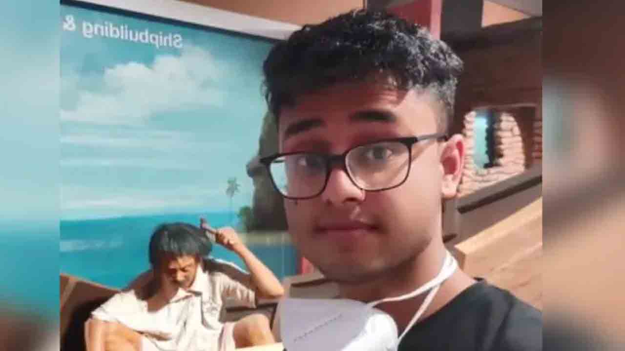 ఐఐటీ ఖరగ్‌పూర్‌లో విద్యార్థి మృతి.. కుళ్లినస్థితిలో డెడ్‌బాడీ