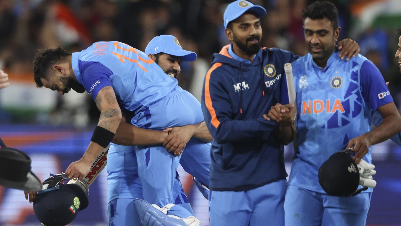 Rohirat | స్నేహమంటే ఇదేరా.. టాక్సిక్ ఫ్యాన్స్ ముఖంపై కొట్టిన కోహ్లీ, రోహిత్