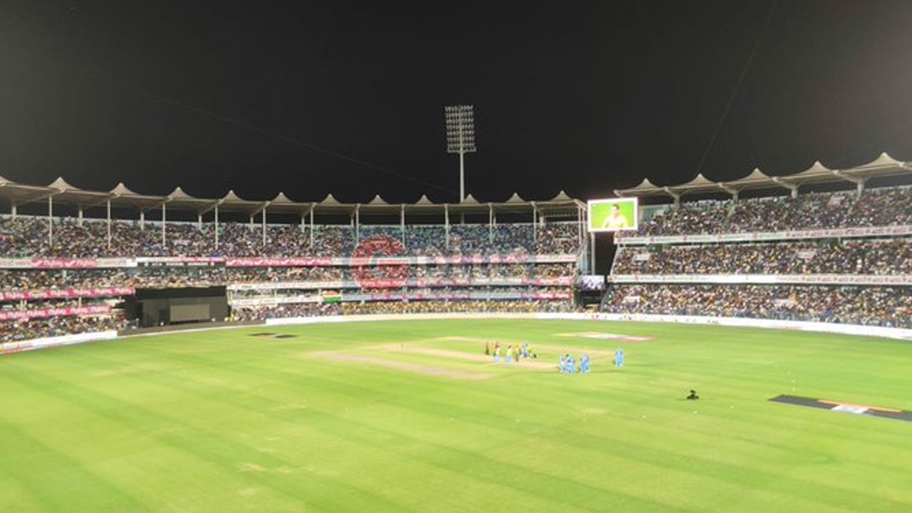 IND vs SA | ఫ్లడ్లైట్స్ ఆగిపోవడంతో మ్యాచ్కు అంతరాయం