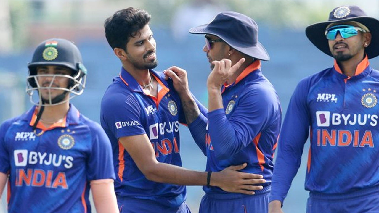 IND vs SA | తొలి వికెట్ తీసిన వాషింగ్టన్ సుందర్.. డీకాక్ అవుట్