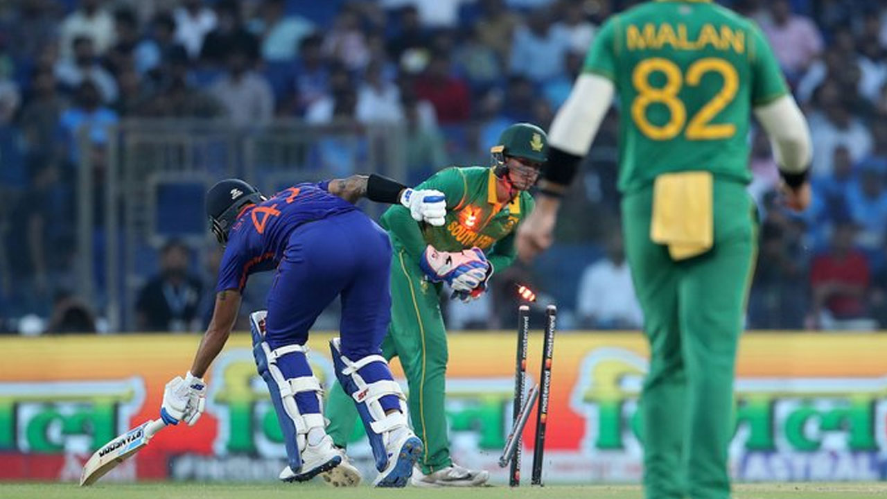 IND vs SA | తొలి వికెట్ కోల్పోయిన భారత్.. ధవన్ రనౌట్