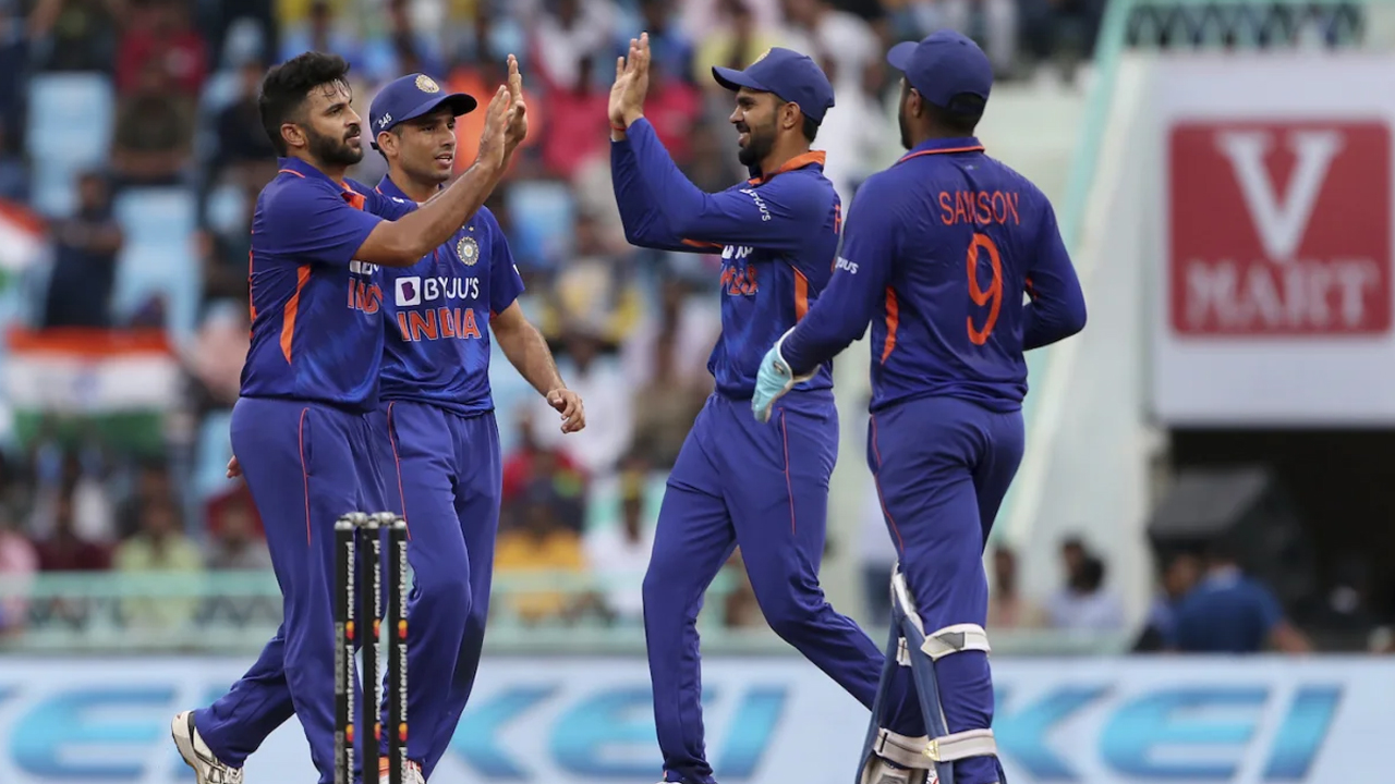 India Vs SA ODI | వికెట్లు ట‌ప‌ట‌పా..ద‌క్షిణాఫ్రికా స్కోర్ 74/3