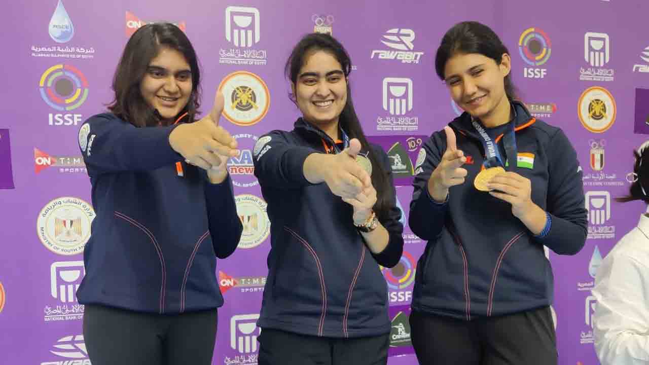 ఇషాసింగ్‌ పతక జోరు