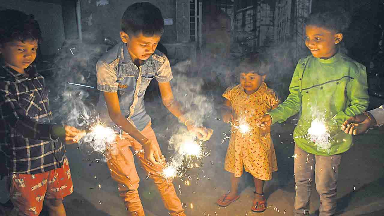 వెలుగు దివ్వెల భాగ్యనగరి