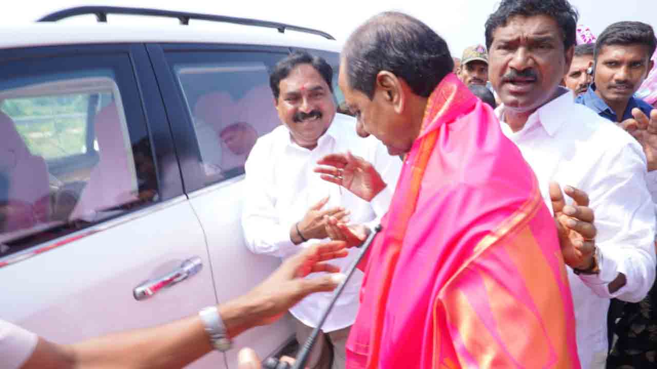 సీఎం కేసీఆర్‌కు ఆహ్వానం ప‌లికిన మంత్రి ఎర్ర‌బెల్లి ద‌యాక‌ర్ రావు