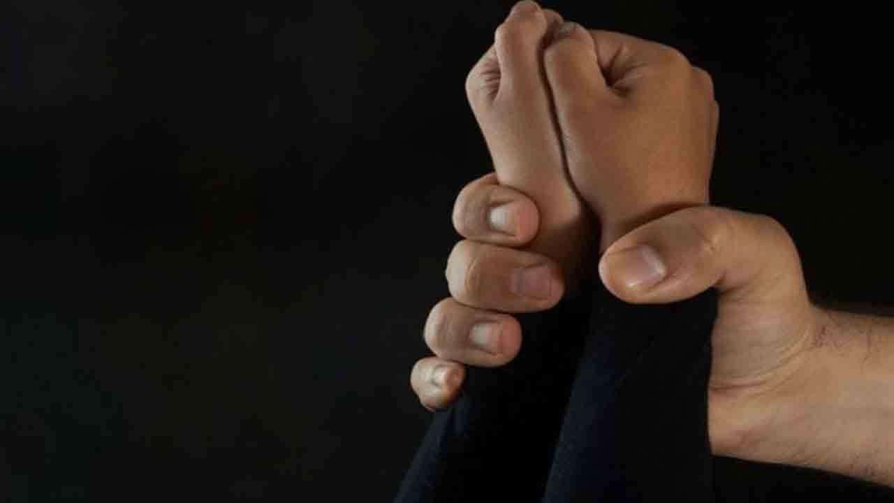 కామారెడ్డి జిల్లాలో దారుణం.. శిశువుకు జన్మనిచ్చిన 14 ఏండ్ల బాలిక