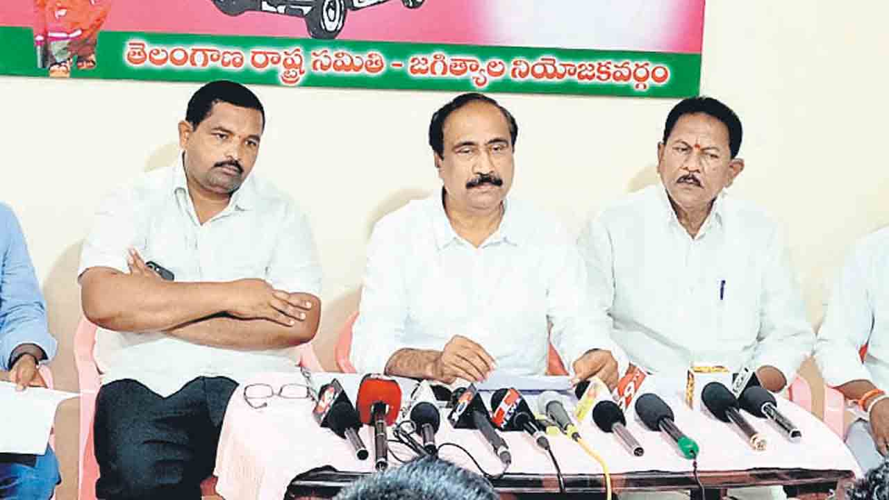 రైతులకు బీజేపీ క్షమాపణ చెప్పాలి